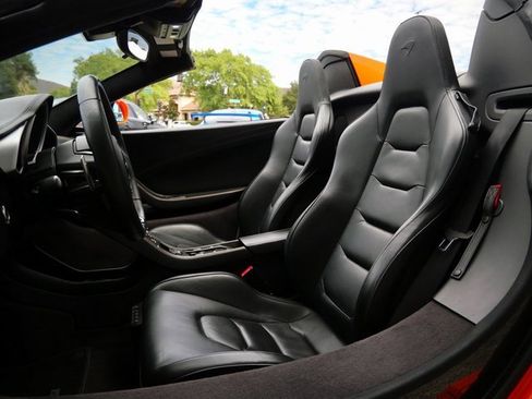Used 2015 McLaren 650S Spider image 25