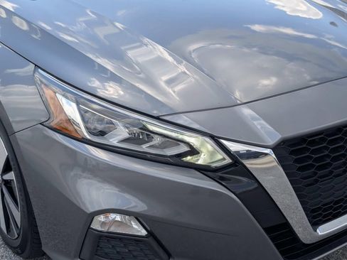 Used 2022 Nissan Altima 2.5 SV FWD image 2