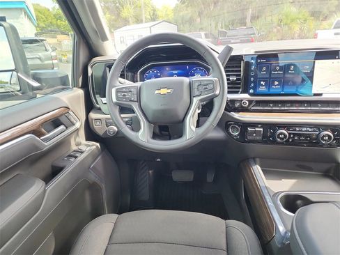 Used 2025 Chevrolet Silverado 3500 LT image 13
