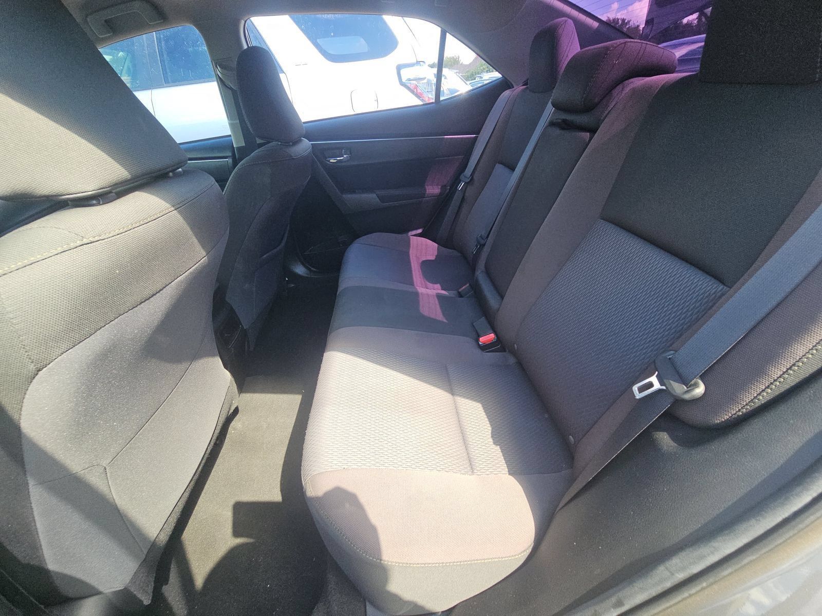 Used 2018 Toyota Corolla LE FWD image 6