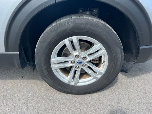 Used 2023 Ford Explorer XLT w/ Equipment Group 202A image 12