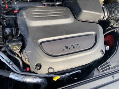 Used 2019 Chrysler Pacifica Limited image 24