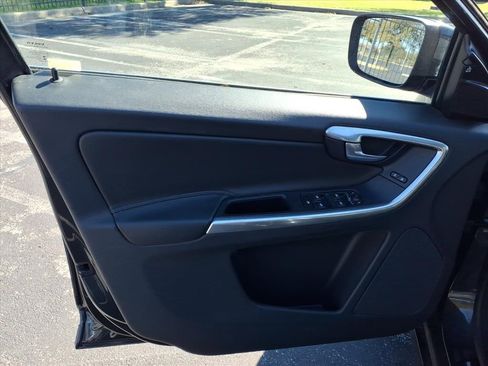Used 2016 Volvo XC60 T5 Premier w/ Proximity Package image 12