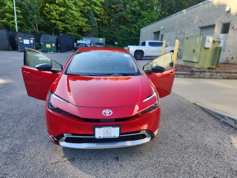 Used 2024 Toyota Prius Prime FWD image 21