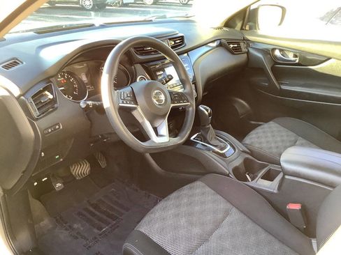 Used 2017 Nissan Rogue Sport SV image 25