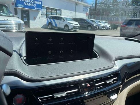 Used 2023 Acura MDX SH-AWD image 26