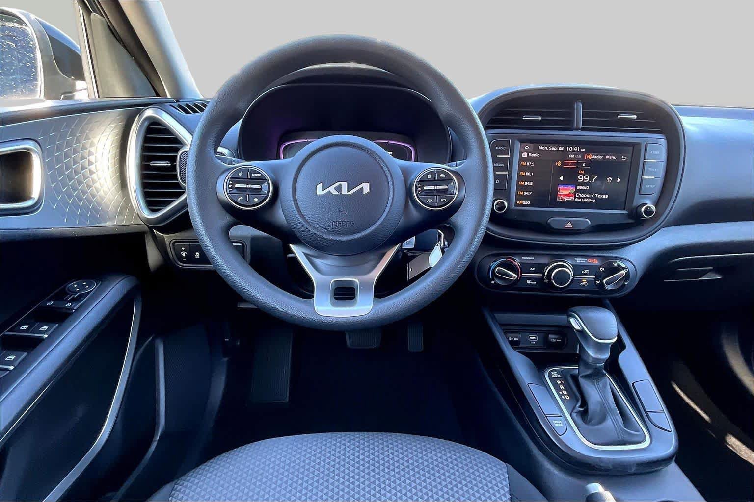 Used 2025 Kia Soul LX FWD image 6