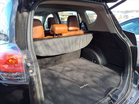 Used 2018 Toyota RAV4 XLE image 9