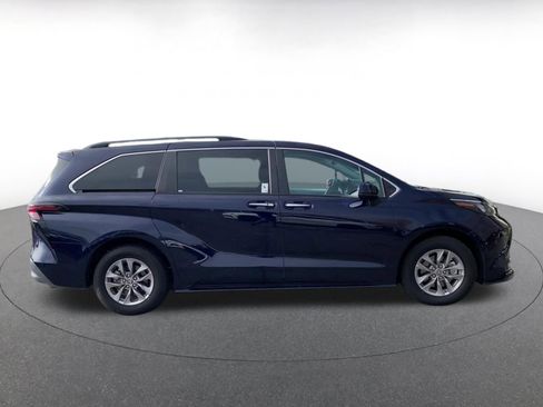 Used 2025 Toyota Sienna XLE image 16