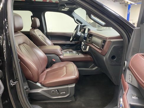 Used 2022 Ford Expedition Limited image 23