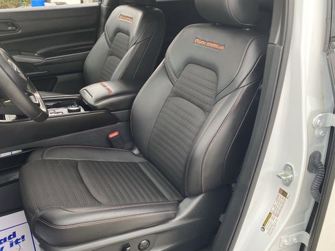 Used 2025 Nissan Pathfinder Rock Creek image 4