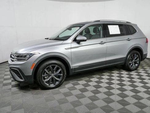 Certified 2023 Volkswagen Tiguan SE FWD image 24