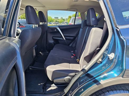 Used 2018 Toyota RAV4 XLE AWD/4WD image 12