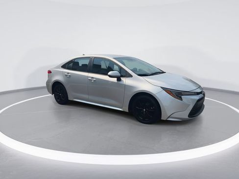 Used 2026 Toyota Corolla LE FWD image 2