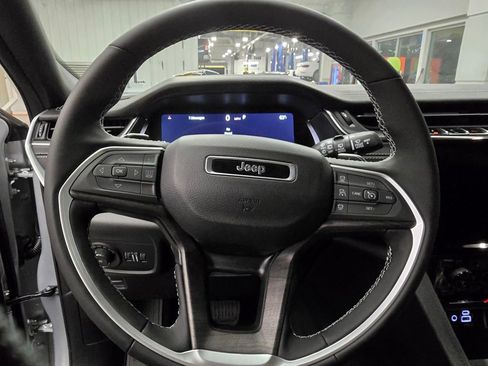 New 2025 Jeep Grand Cherokee L Limited w/ Luxury Tech Group II AWD/4WD image 18
