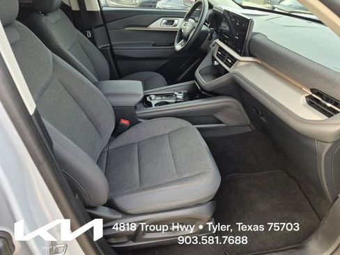 Used 2025 Ford Explorer Active RWD image 11