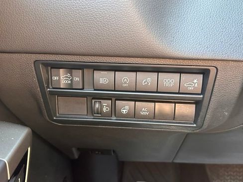 Used 2023 Toyota Tundra Limited AWD/4WD image 19