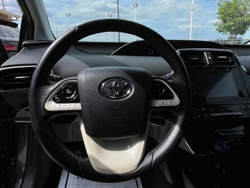 Used 2017 Toyota Prius Four FWD image 18