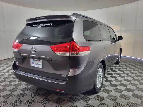 Used 2014 Toyota Sienna XLE FWD image 8