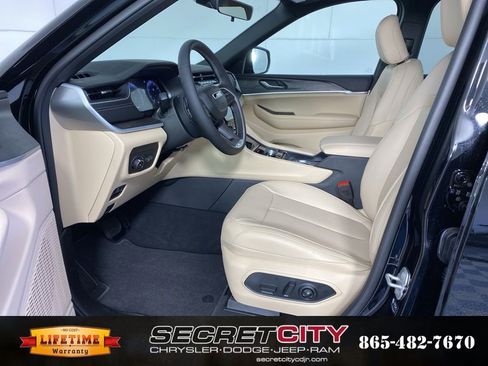 New 2025 Jeep Grand Cherokee L Limited w/ Trailer Tow Package image 11