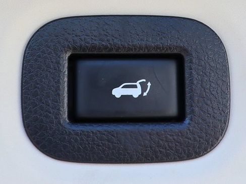 Used 2020 Nissan Rogue SV FWD image 26