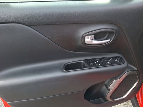 Certified 2023 Jeep Renegade Latitude image 22