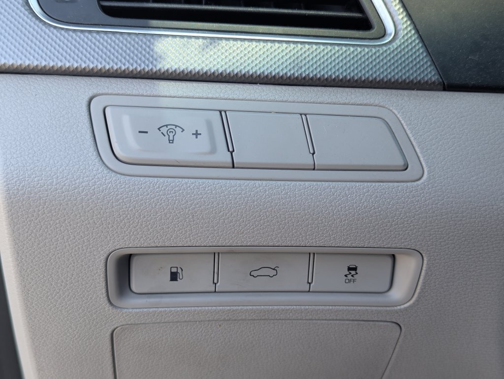 Used 2015 Hyundai Sonata SE w/ Option Group 09 FWD image 22
