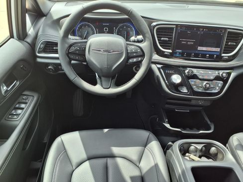 New 2026 Chrysler Pacifica Select w/ S Appearance Package FWD image 2
