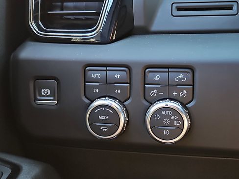 Used 2024 GMC Sierra 1500 AT4 w/ AT4 Premium Package AWD/4WD image 25