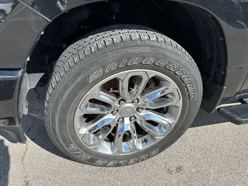 Used 2023 RAM 1500 Laramie AWD/4WD image 3