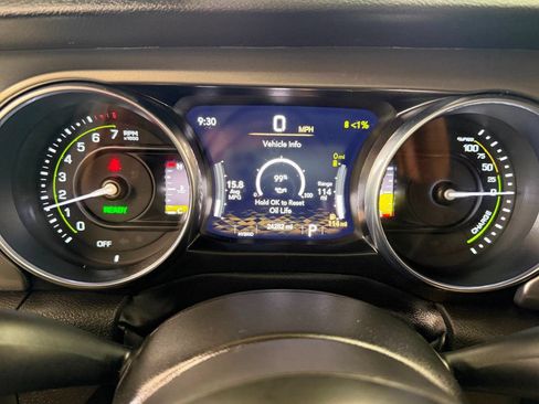 Used 2023 Jeep Wrangler Unlimited w/ Sun & Screen Package AWD/4WD image 33