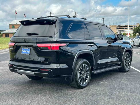 Used 2025 Toyota Sequoia Limited w/ Tow Technology Package AWD/4WD image 6