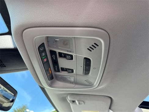 Used 2019 Chevrolet Traverse LT w/ LT Premium Package image 29