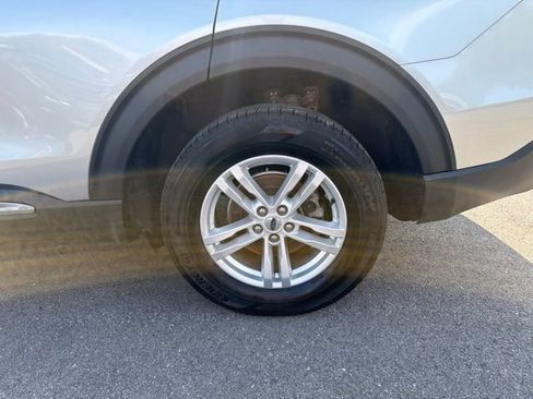 Used 2024 Ford Explorer XLT w/ Equipment Group 202A AWD/4WD image 52
