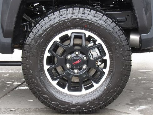 Certified 2025 Toyota Tacoma TRD Off-Road AWD/4WD image 39