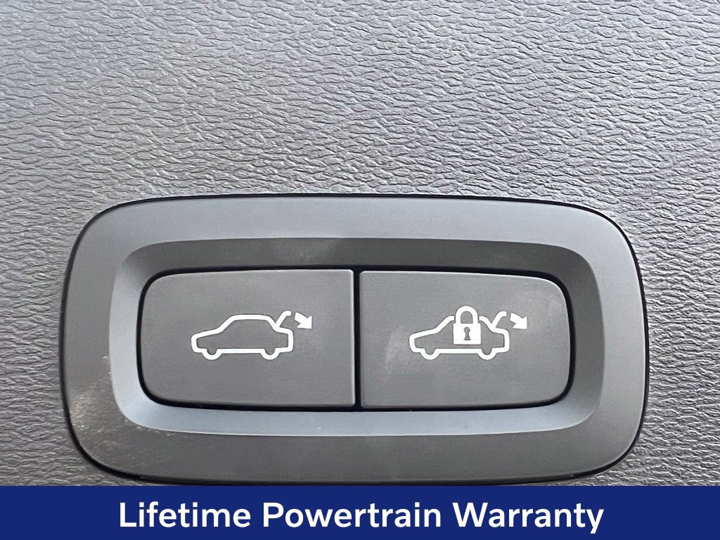 Certified 2024 Volvo XC40 B5 Plus w/ Protection Package Premier AWD/4WD image 24