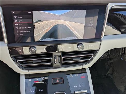 Certified 2024 Porsche Macan image 19