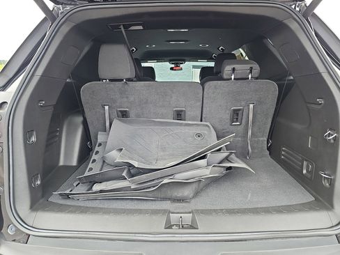Used 2023 Chevrolet Traverse LT FWD image 14