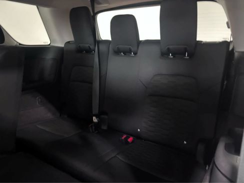 Used 2025 Nissan Pathfinder SV AWD/4WD image 15