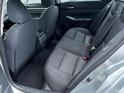 Used 2022 Nissan Altima 2.5 SV FWD image 9