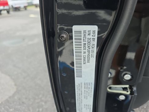 Used 2023 Chrysler 300 C RWD image 38