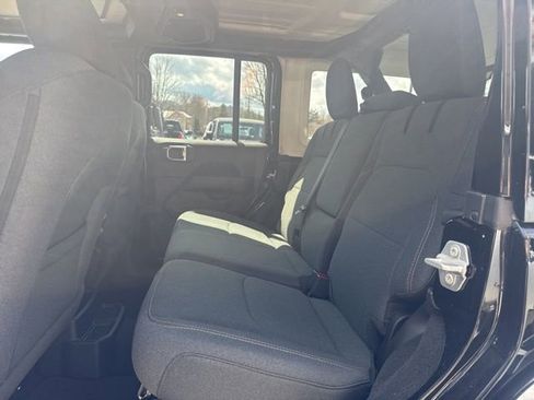 Certified 2025 Jeep Wrangler Unlimited Sahara AWD/4WD image 26