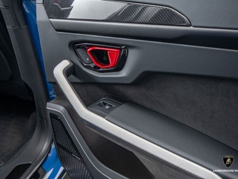 Used 2025 Lamborghini Urus SE image 78