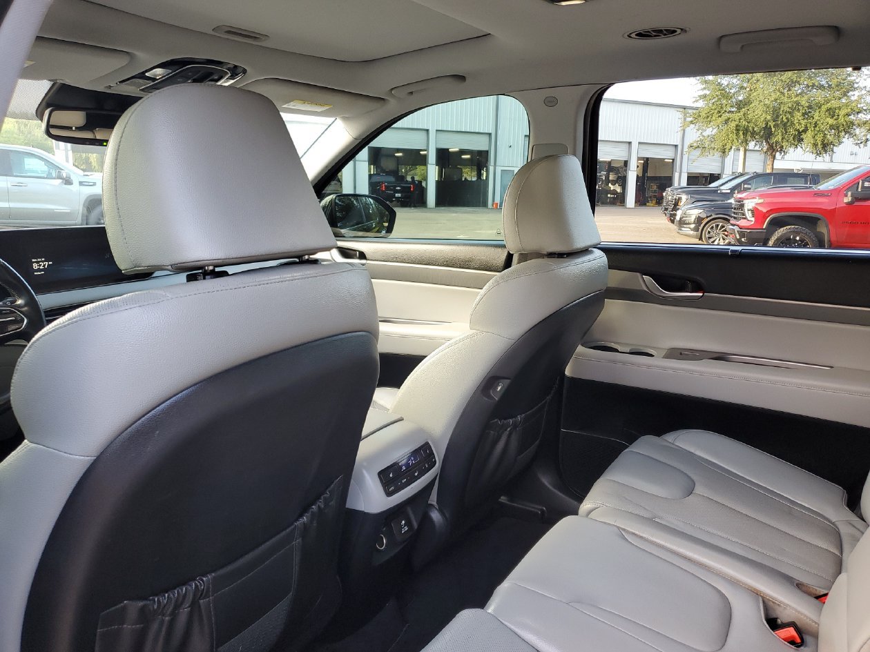 Used 2022 Hyundai Palisade SEL w/ 8P Bench Seat Package FWD image 9