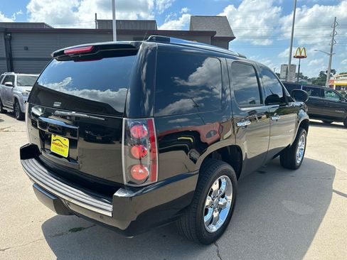 Used 2010 GMC Yukon Denali AWD/4WD image 3
