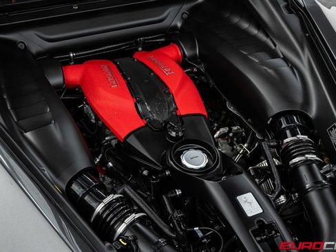 Used 2021 Ferrari F8 Tributo RWD image 21