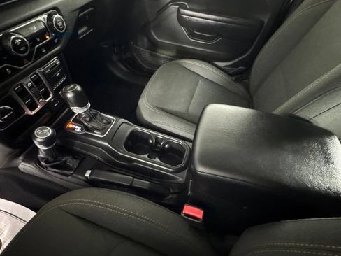 Used 2024 Jeep Wrangler Unlimited Sport AWD/4WD image 22
