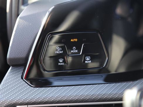 Used 2024 Volkswagen Golf R image 9