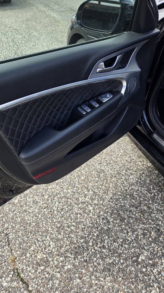 Used 2019 Genesis G70 2.0T Advanced w/ Sport Package AWD/4WD image 10