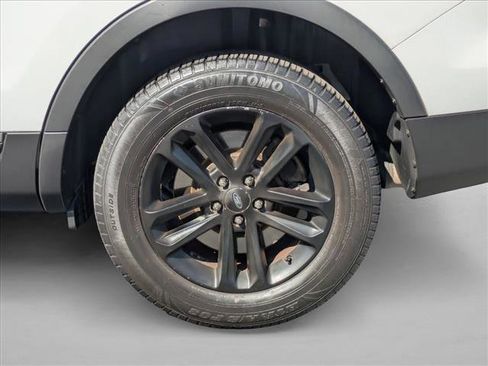 Used 2015 Ford Explorer XLT image 23